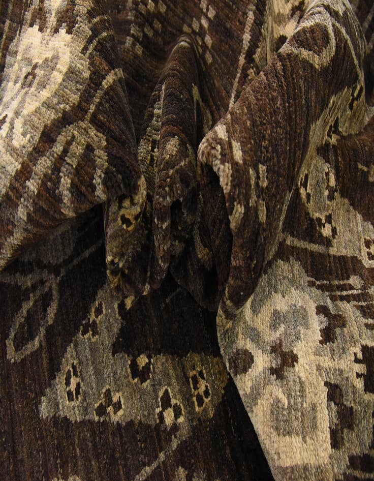 Detail image of 8' 2 x 9' 9 Hand Knotted Modern Ziegler Rug