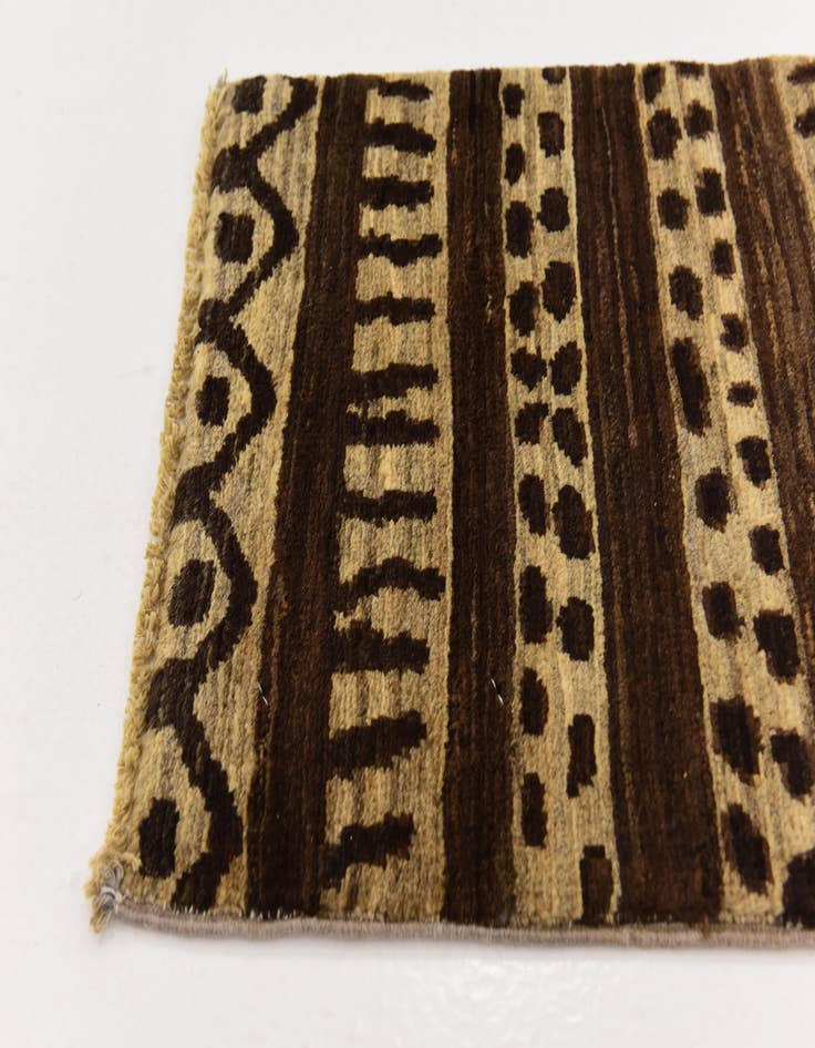 Detail image of  1' 3 x 1' 9  Hand Knotted Modern Ziegler Rug