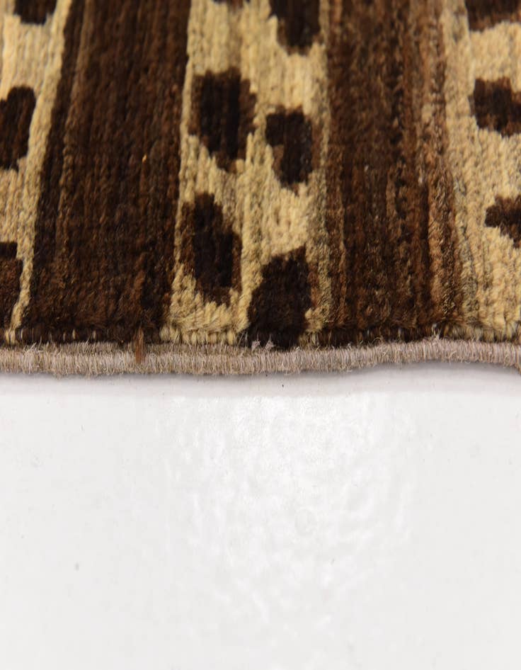 Detail image of  1' 3 x 1' 9  Hand Knotted Modern Ziegler Rug