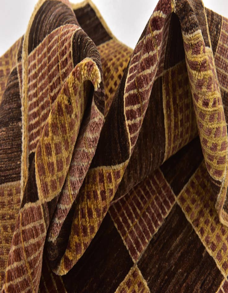 Detail image of  4' 8 x 6' 6  Hand Knotted Modern Ziegler Oriental Rug