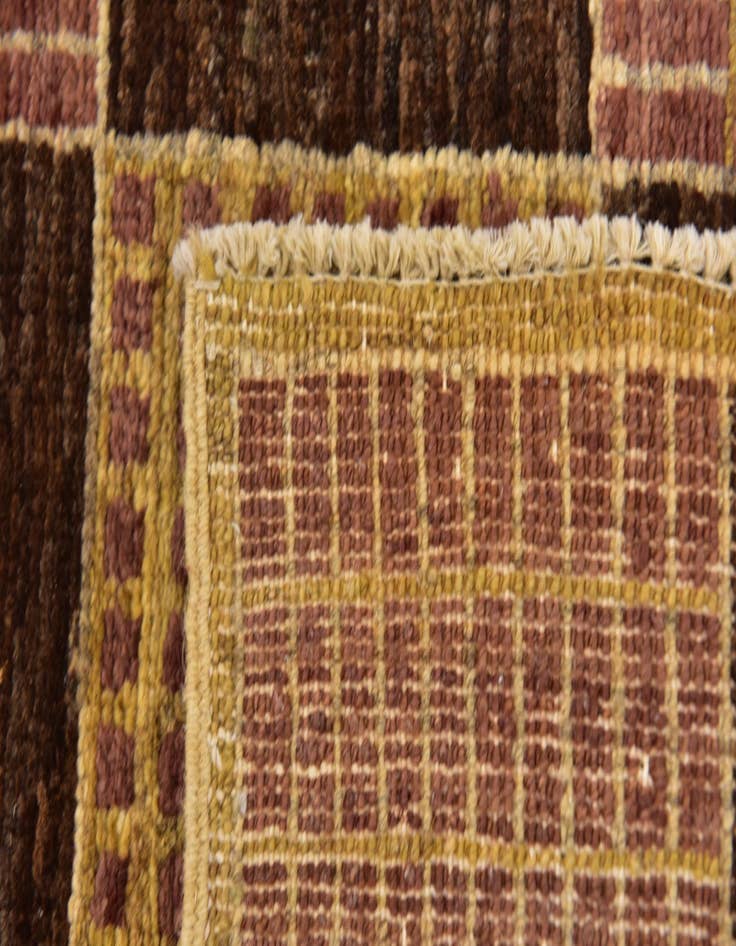 Detail image of  4' 8 x 6' 6  Hand Knotted Modern Ziegler Oriental Rug