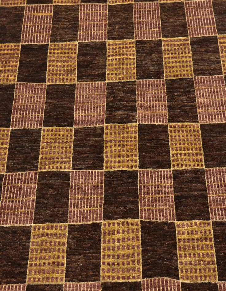 Detail image of  4' 8 x 6' 6  Hand Knotted Modern Ziegler Oriental Rug