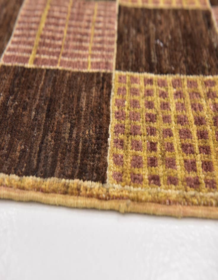 Detail image of  4' 8 x 6' 6  Hand Knotted Modern Ziegler Oriental Rug