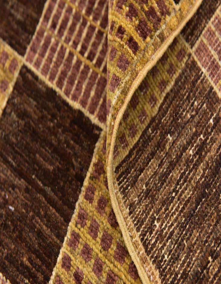 Detail image of  4' 8 x 6' 6  Hand Knotted Modern Ziegler Oriental Rug
