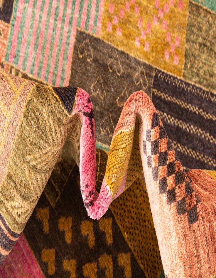 Detail image of  5' 8 x 7' 8  Hand Knotted Modern Ziegler Rug