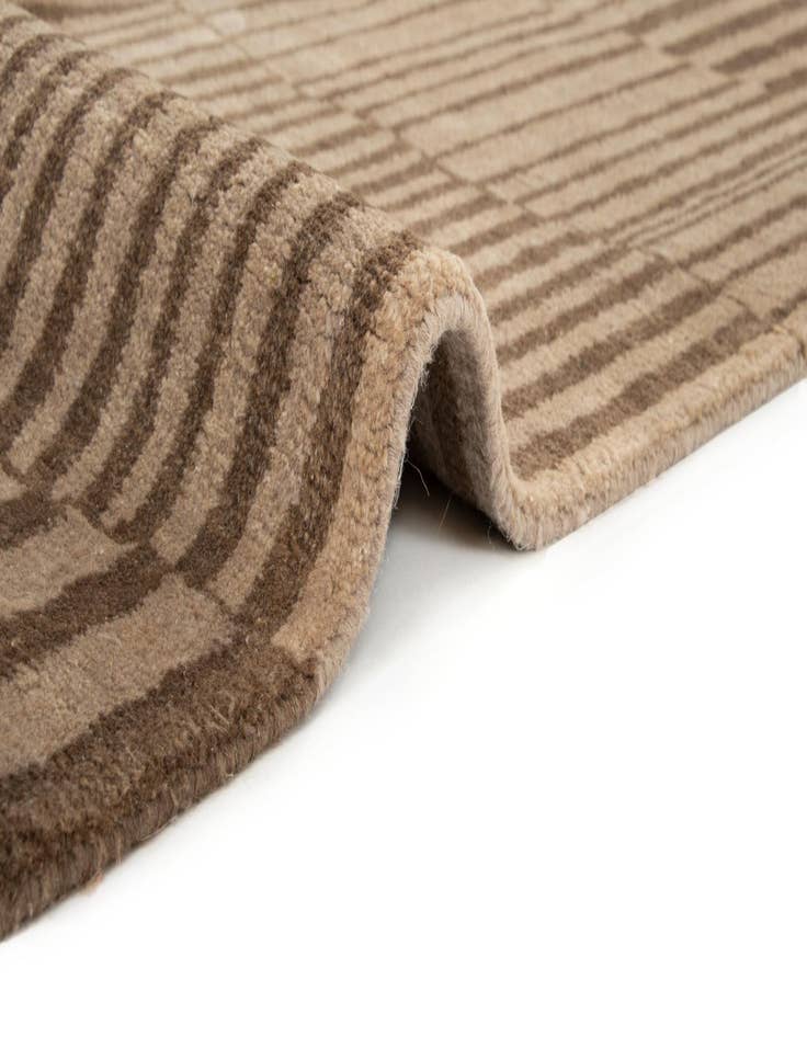 Detail image of 7' 7 x 9' 11 Hand Knotted Nemoh Wool Rug