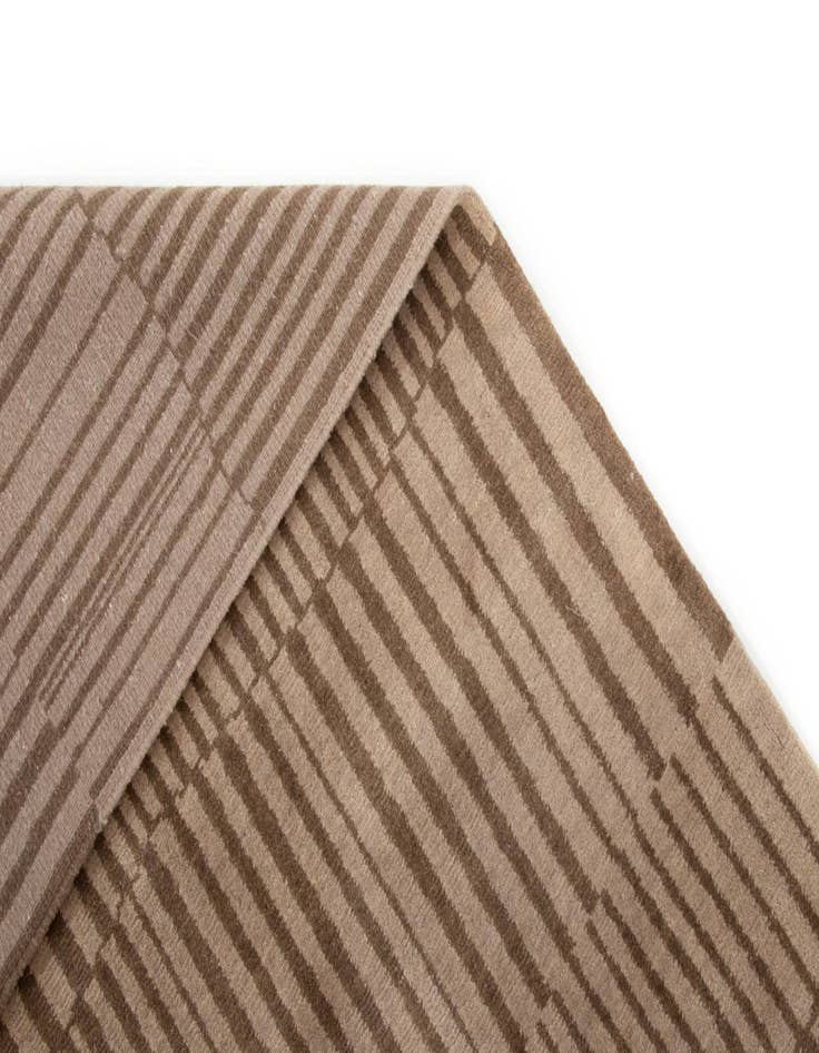 Detail image of 7' 7 x 9' 11 Hand Knotted Nemoh Wool Rug