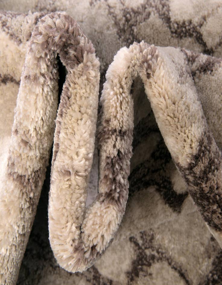 Detail image of  5' x 8' Oasis Rug