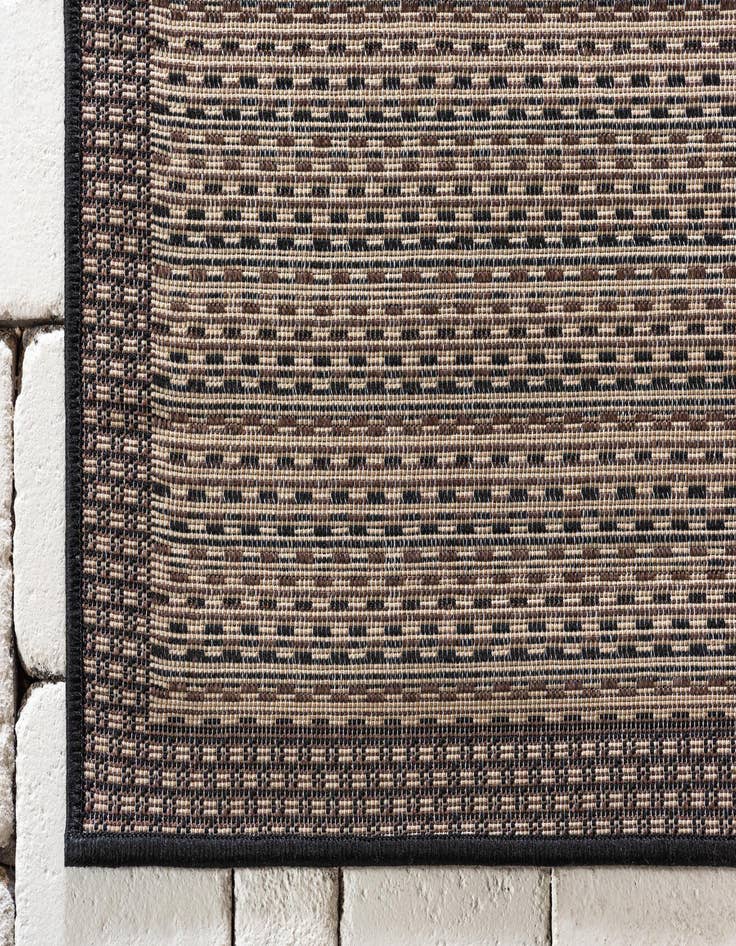 Detail image of  7' x 10'  Washable Border Indoor / Outdoor Rug