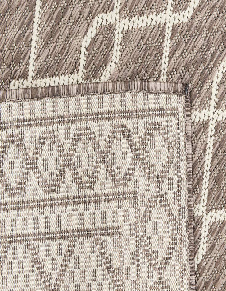 Detail image of  5' 3 x 7' 7  Washable Modern Indoor / Outdoor Rug
