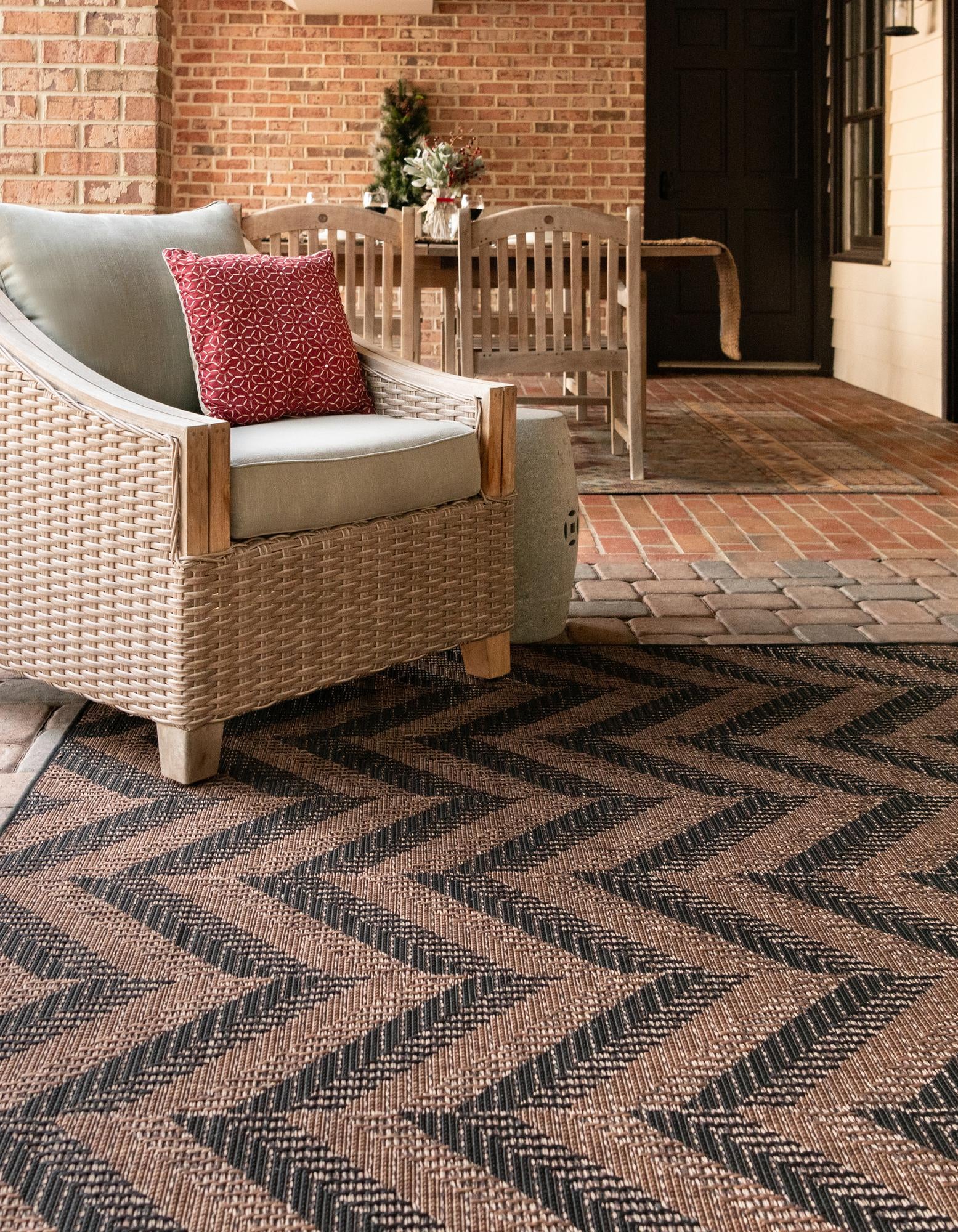 Brown 5' 3 x 8' Modern Indoor / Outdoor Rug | Rugs.com