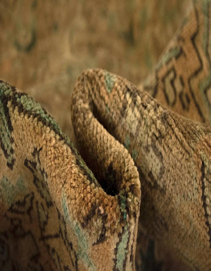 Detail image of  8' 6 x 11' 7  Hand Knotted Sarough Persian Wool Rug