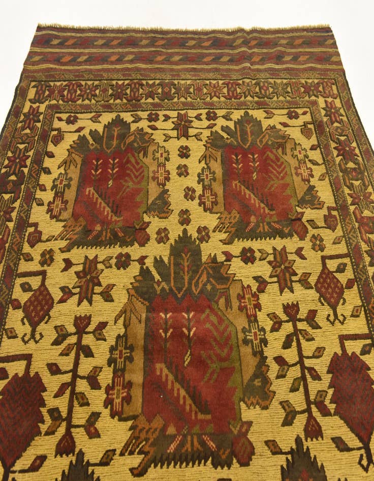 Detail image of  4' 4 x 6'  Hand Knotted Sumak Wool Rug