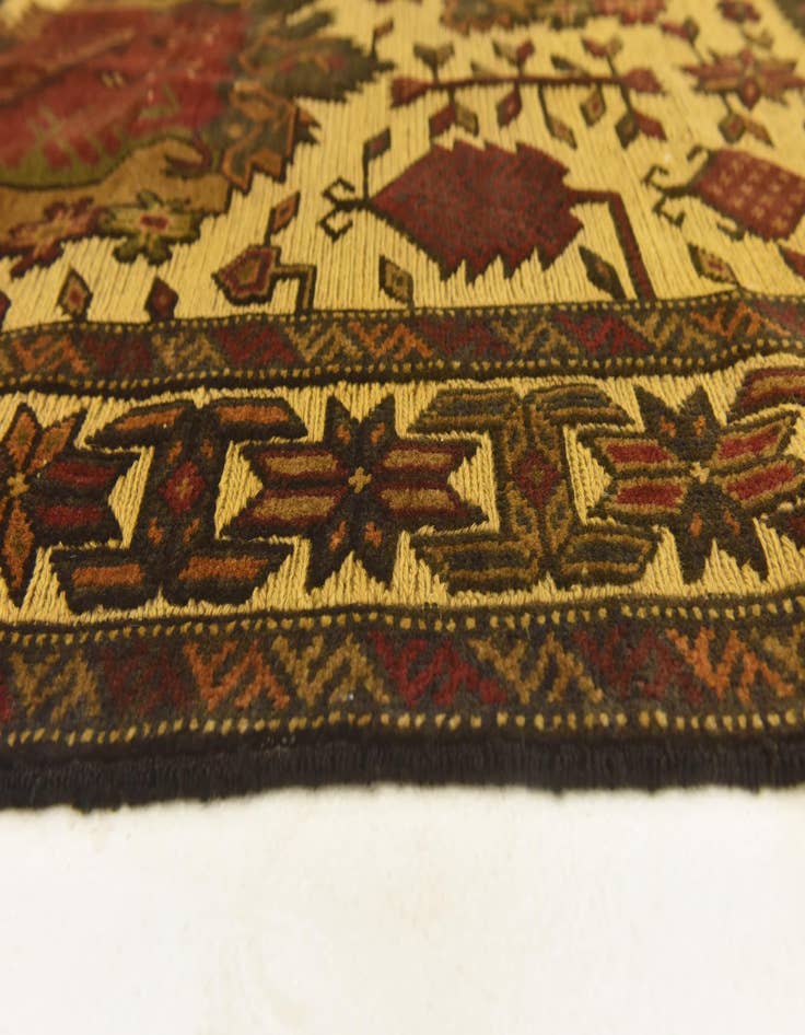 Detail image of  4' 4 x 6'  Hand Knotted Sumak Wool Rug