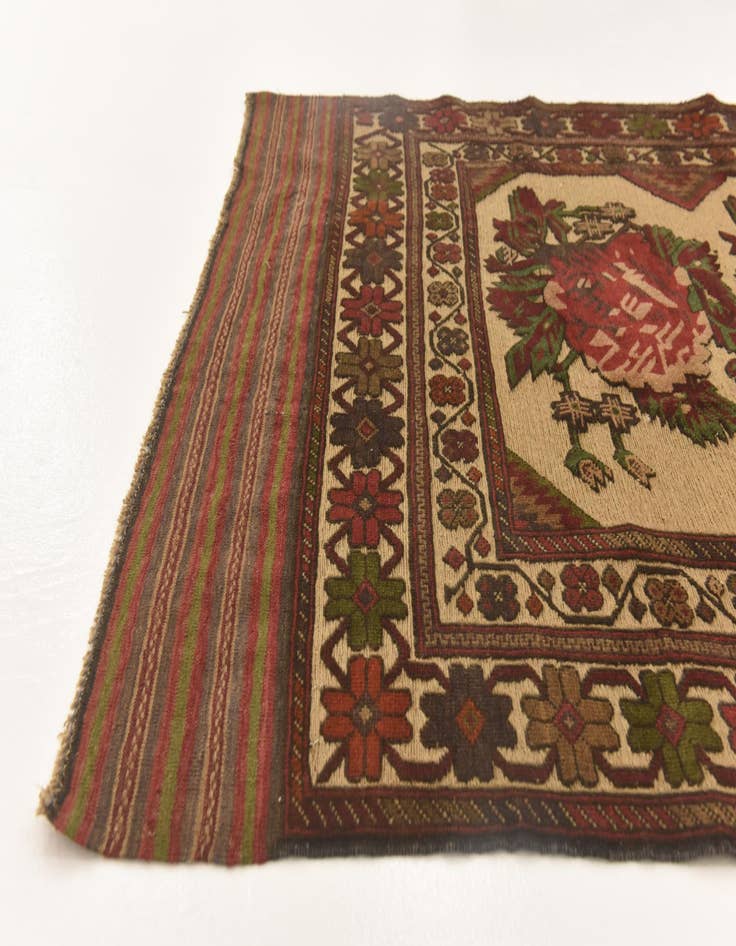 Detail image of  4' 2 x 6'  Hand Knotted Sumak Wool Rug