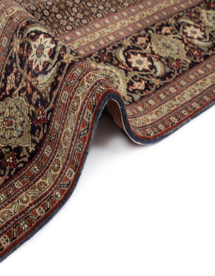 Detail image of  6' 11 x 9' 10 Tabriz Mahi Rug