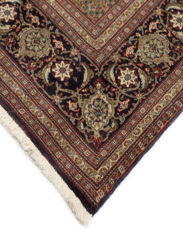 Detail image of  6' 11 x 9' 10 Tabriz Mahi Rug
