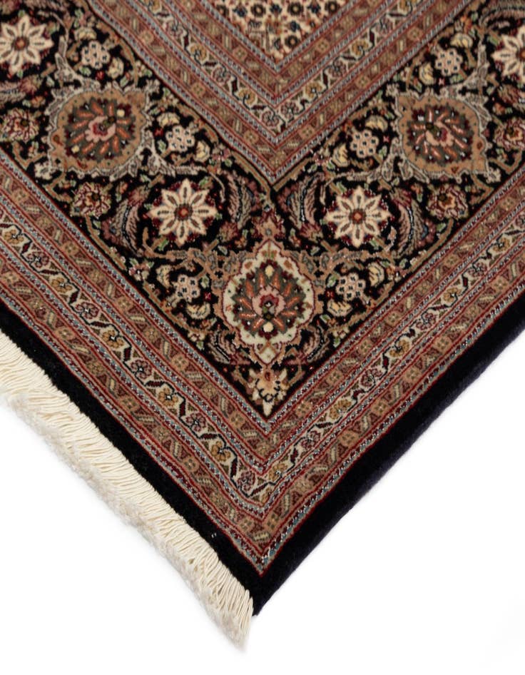 Detail image of  6' 10 x 9' 11 Tabriz Mahi Rug