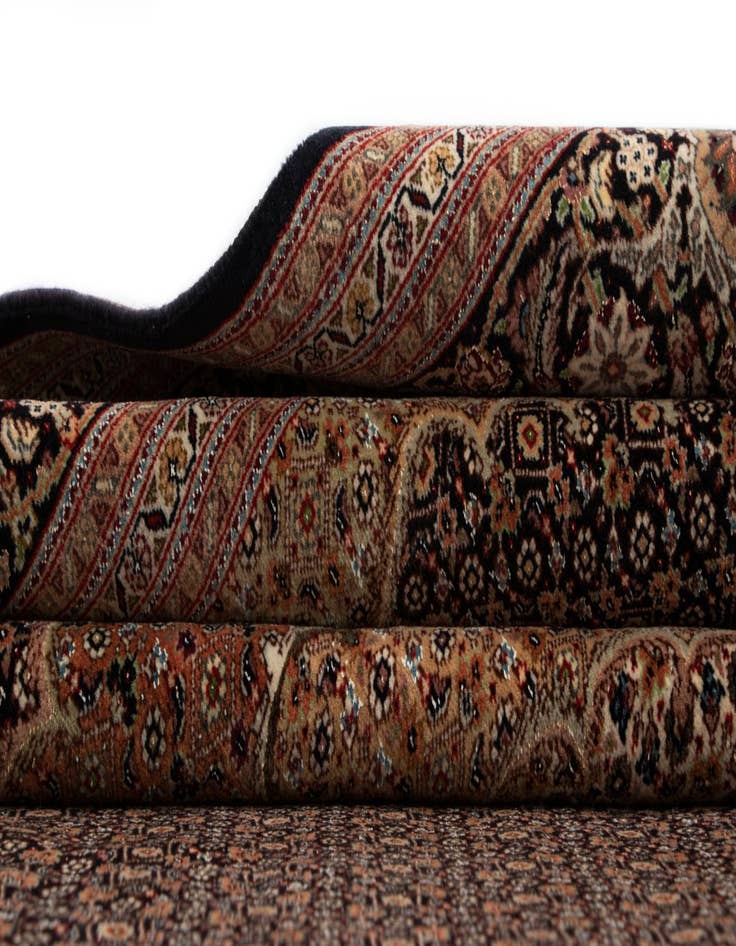 Detail image of  6' 10 x 9' 11 Tabriz Mahi Rug