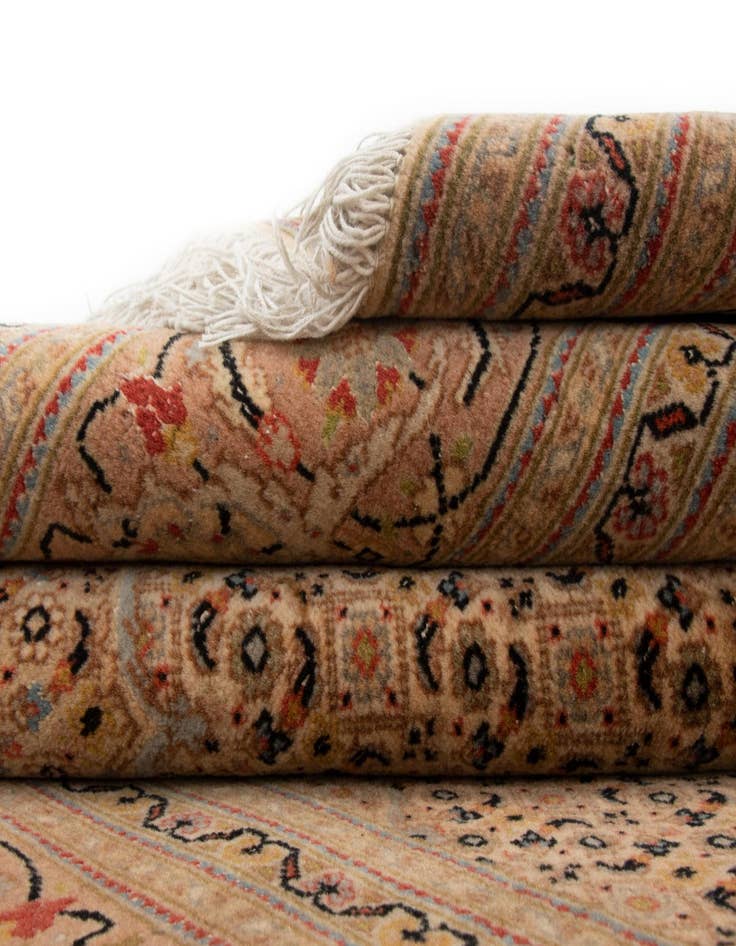 Detail image of  4' 11 x 6' 7  Hand Knotted Tabriz Mahi Persian Wool Rug