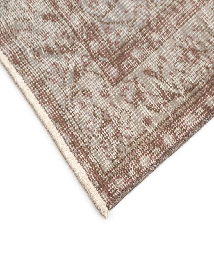 Detail image of  5' 4 x 8' 4 Vintage Royal Rug