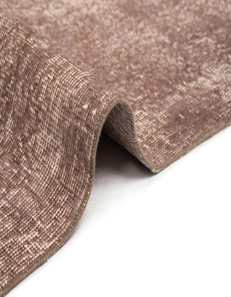 Detail image of  4' 8 x 7' 4 Vintage Royal Rug