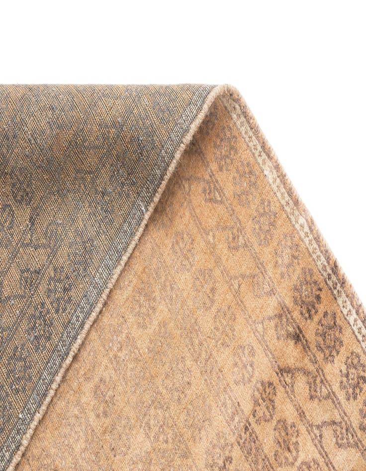 Detail image of  4' 3 x 6' 11 Vintage Royal Rug