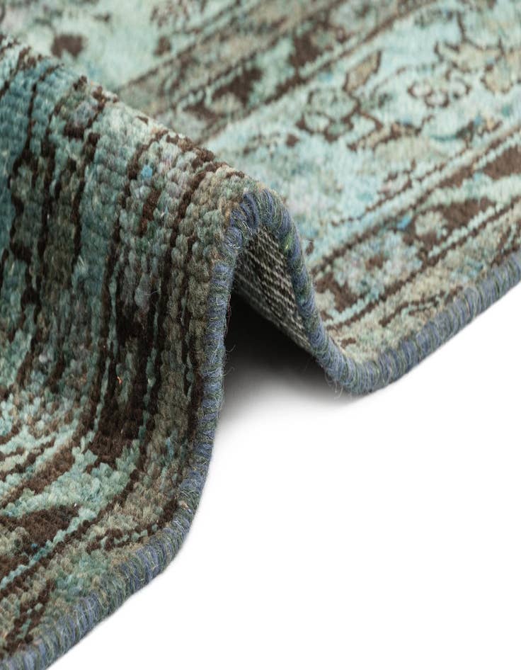 Detail image of  6' 9 x 12' 10 Vintage Royal Rug