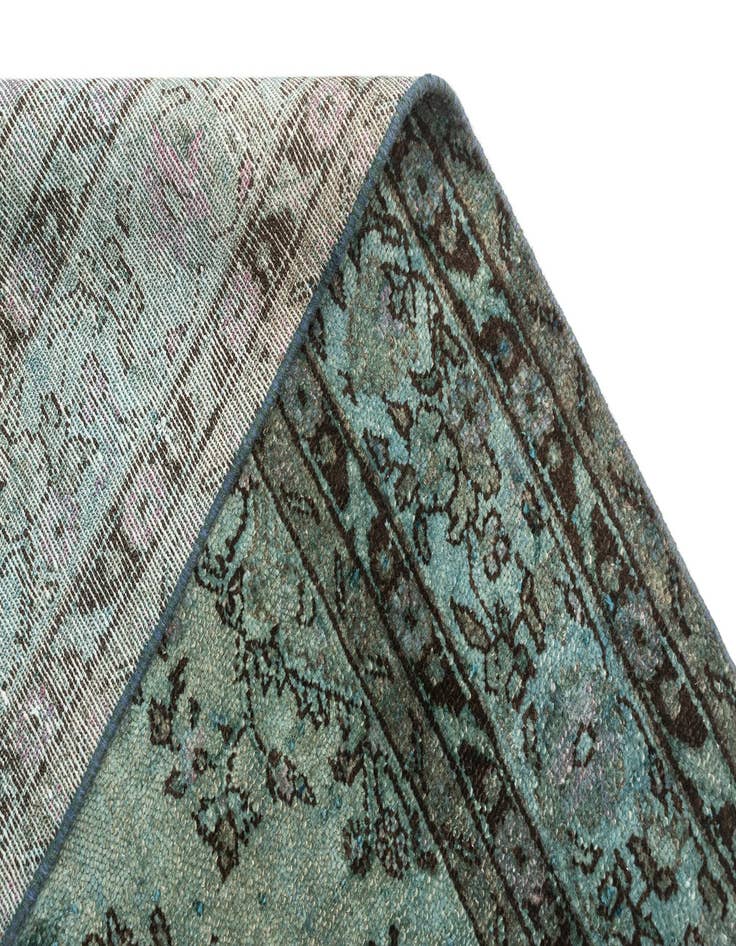 Detail image of  6' 9 x 12' 10 Vintage Royal Rug