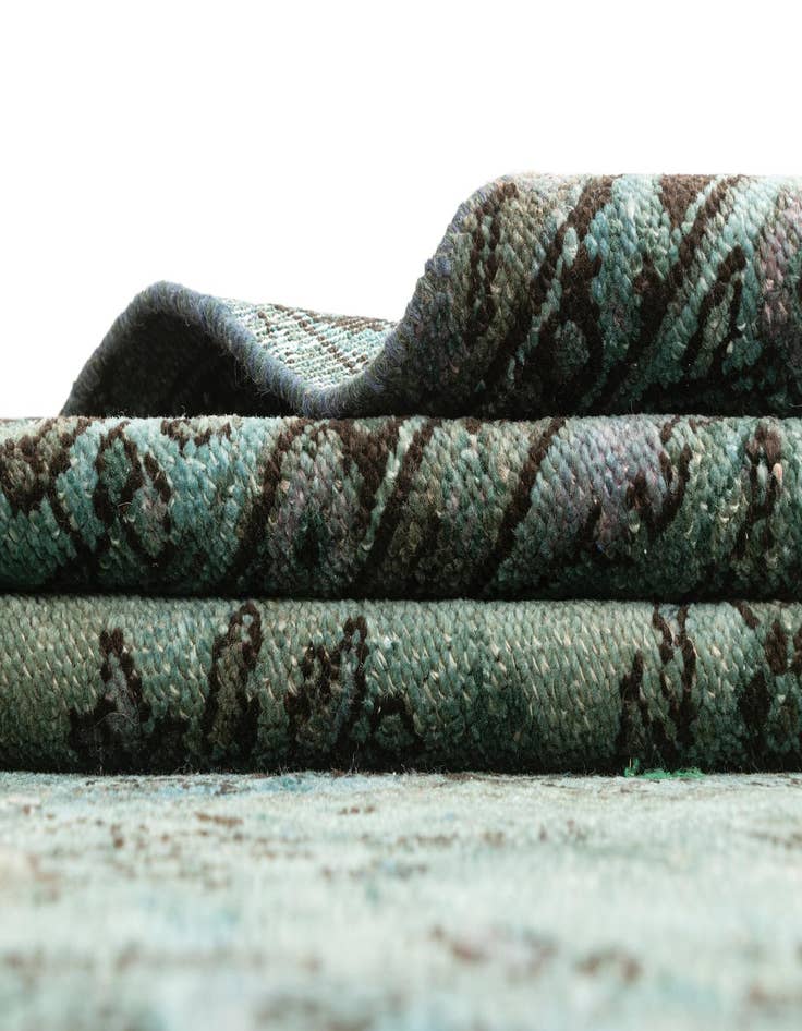 Detail image of  6' 9 x 12' 10 Vintage Royal Rug