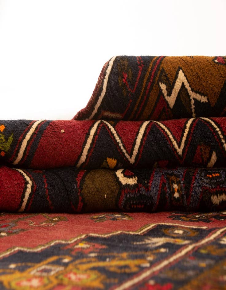 Detail image of  3' 10 x 6' 11 Yahyali Rug