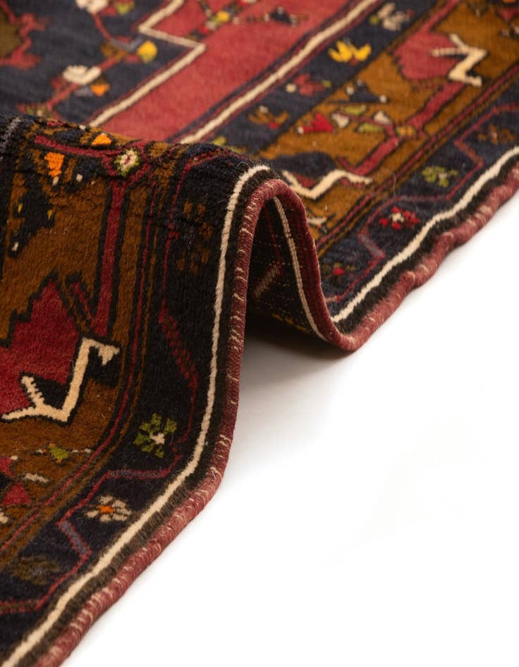 Detail image of  3' 10 x 6' 11 Yahyali Rug