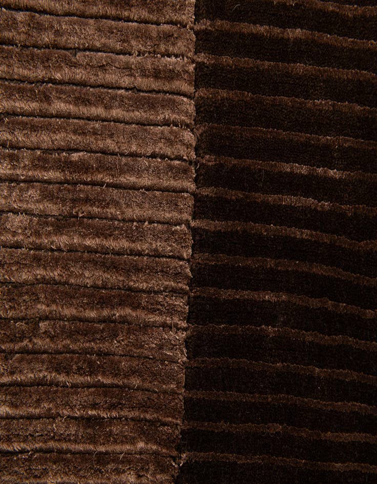 Detail image of  6' 7 x 6' 7  Hand Knotted Darya Wool Round Rug