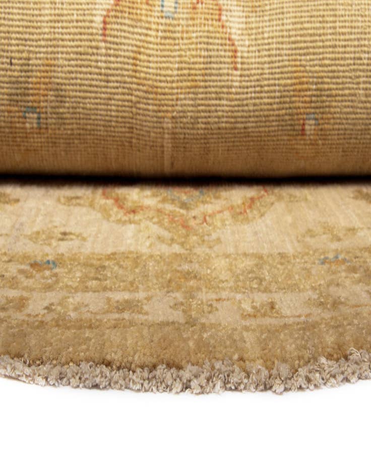 Detail image of  9' 6 x 9' 6 Kaizar Wool Round Rug