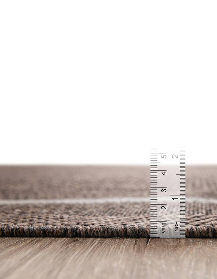 Detail image of  10' x 10'  Washable Border Indoor / Outdoor Round Rug