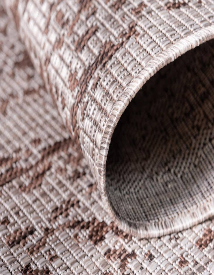 Detail image of 4' x 4' Washable Traditional Indoor / Outdoor Round Rug