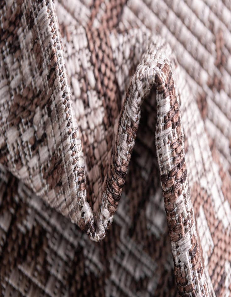 Detail image of 4' x 4' Washable Traditional Indoor / Outdoor Round Rug