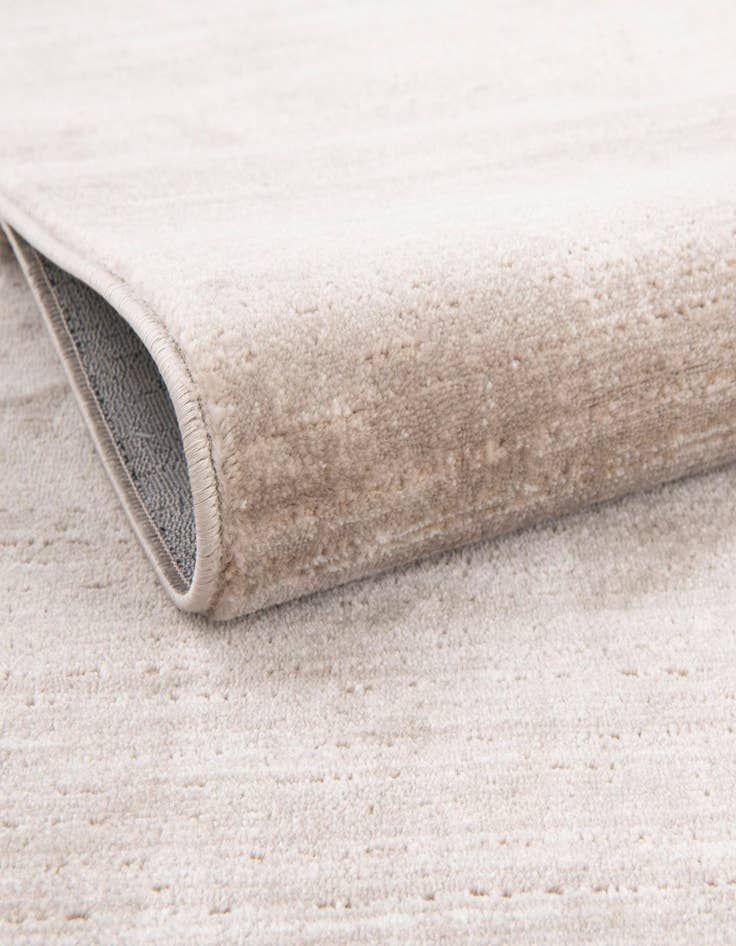 Detail image of Jill Zarin 3' 3 x 3' 3 Uptown Madison Avenue Round Rug