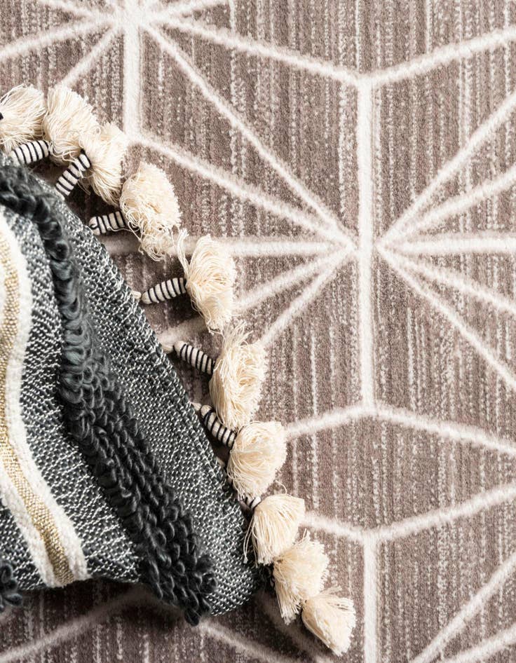 Detail image of Jill Zarin 5' 3 x 5' 3 Uptown Fifth Avenue Round Rug