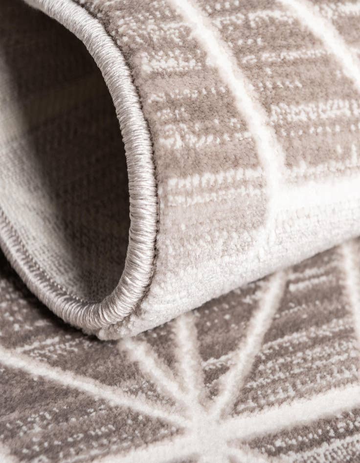 Detail image of Jill Zarin 5' 3 x 5' 3 Uptown Fifth Avenue Round Rug