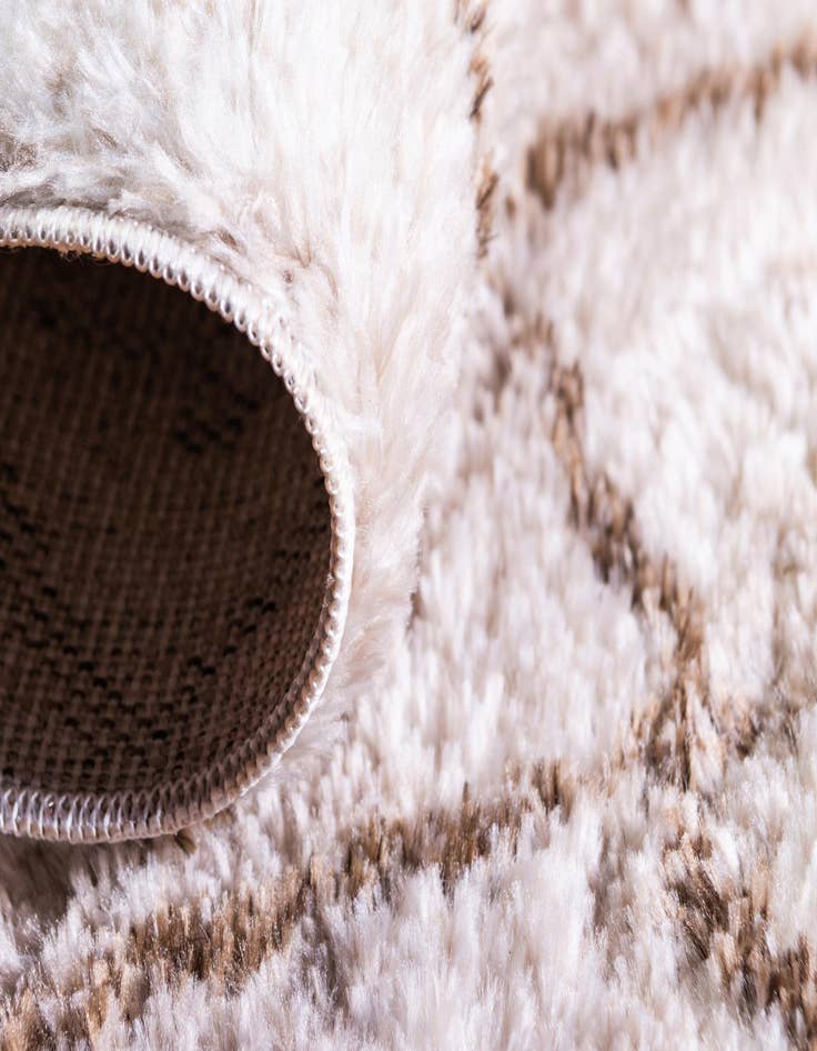 Detail image of  2' 4 x 6' Artemis Runner Rug