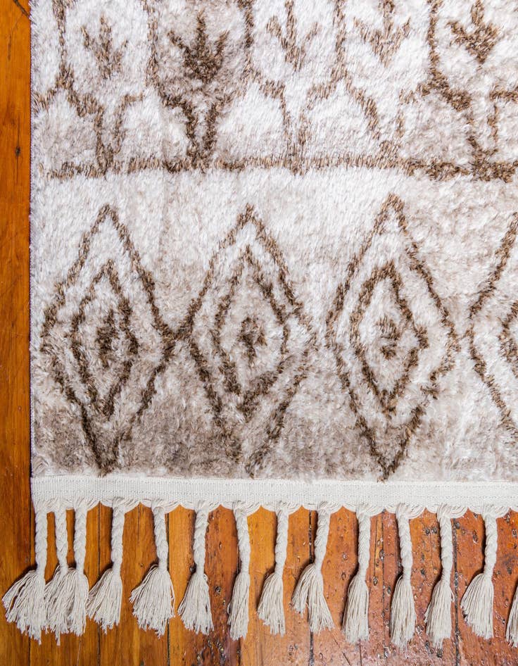 Detail image of  2' 4 x 6' Artemis Runner Rug