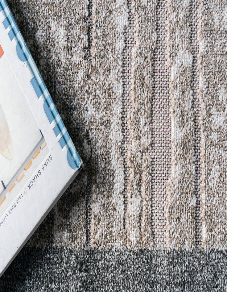 Detail image of 2' x 6' Washable Border Indoor / Outdoor Runner Rug