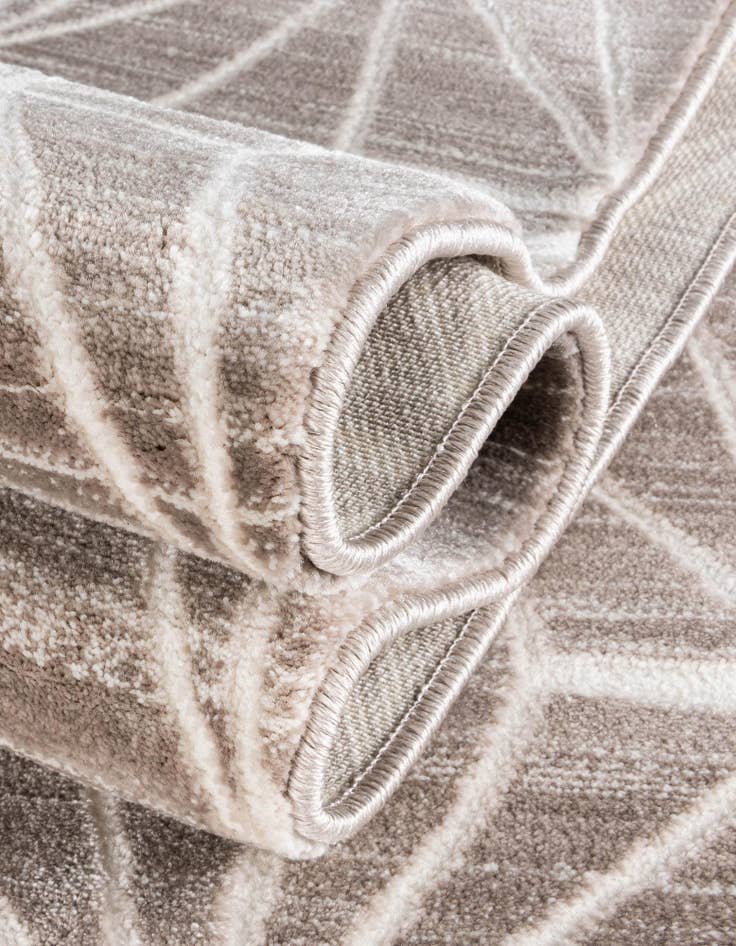 Detail image of Jill Zarin 2' 7 x 8' Uptown Fifth Avenue Runner Rug