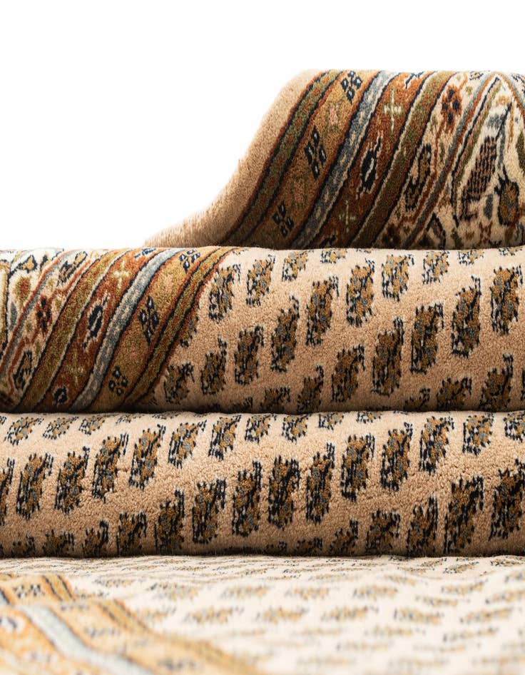 Detail image of  6' 4 x 6' 8 Mir Square Rug