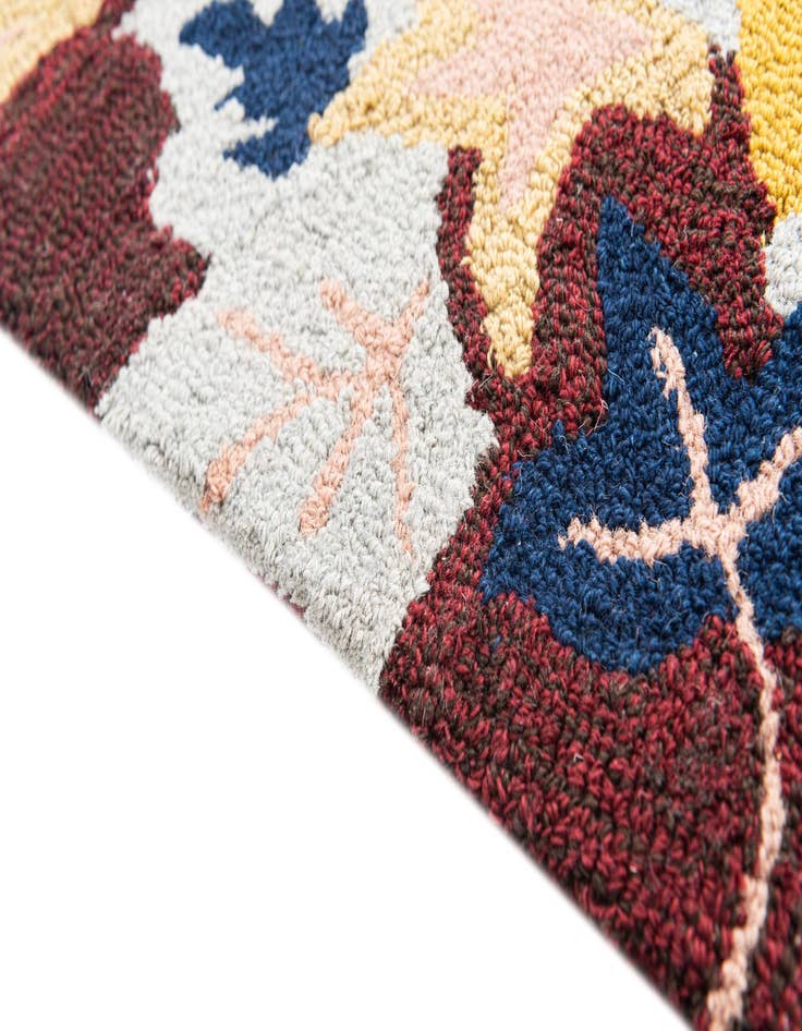 Detail image of  3' 1 x 5' Agra Rug