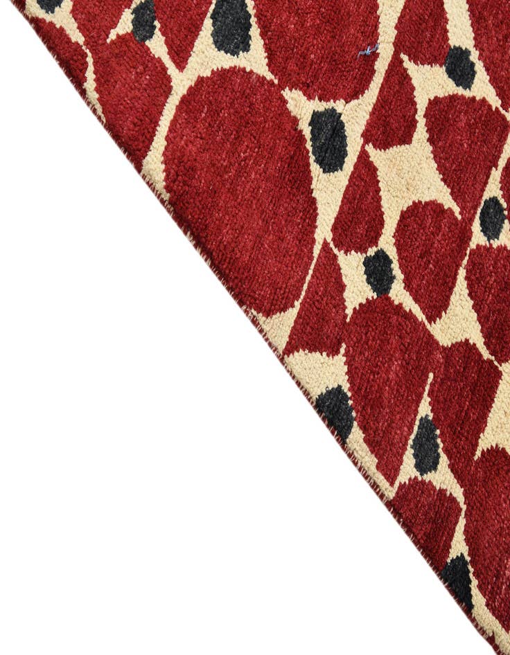 Detail image of  5' x 6' 9  Hand Knotted Darya Wool Rug