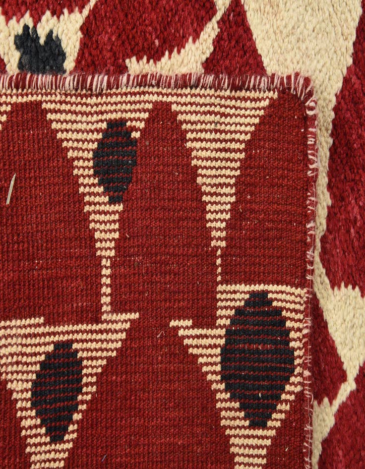 Detail image of  5' x 6' 9  Hand Knotted Darya Wool Rug