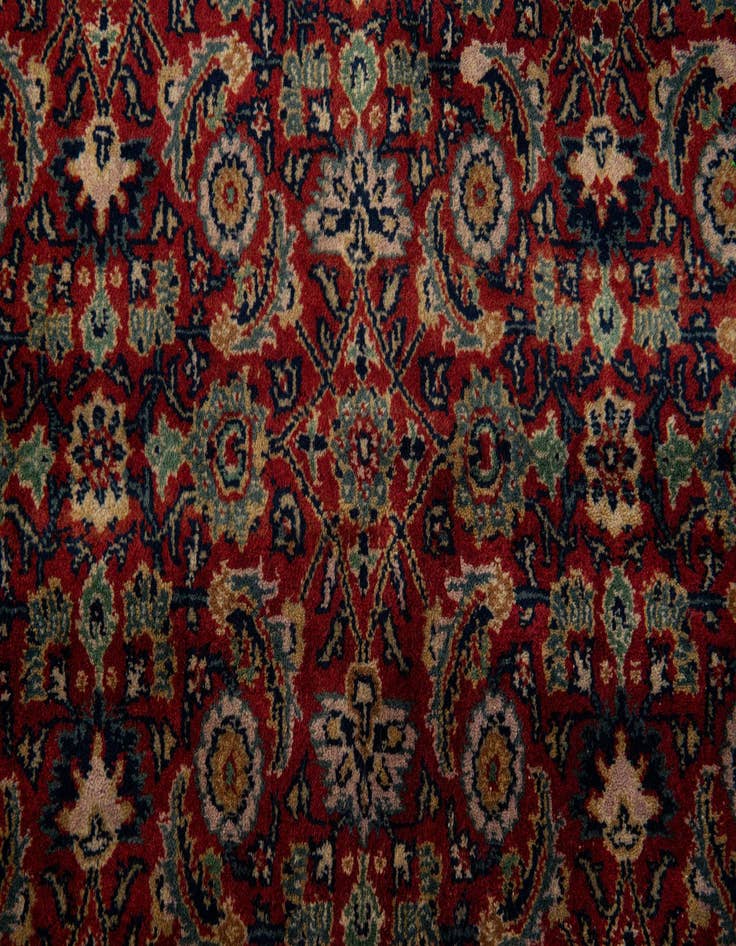 Detail image of  6' 9 x 8' 10 Farahan Wool Rug