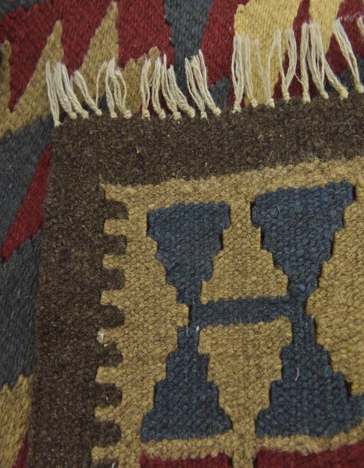 Detail image of  4' 10 x 8' 4  Hand Woven Kilim Maymana Wool Rug